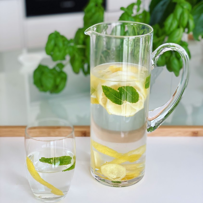 Água aromatizada com Limão, Gengibre e Hortelã